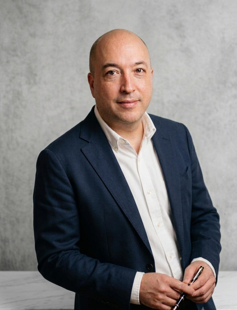 Carlos Bustamante, finalista del XII Premio Hispania de Novela histórica